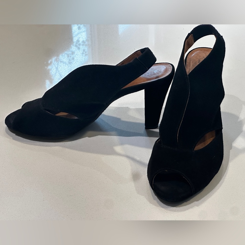 Black Women's Peep-Tow Heels in Suede and Leather - Ateliers from Portugal